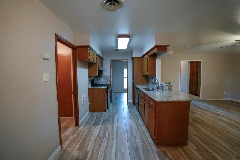 1418 7th ST, Smithville, TX 78957