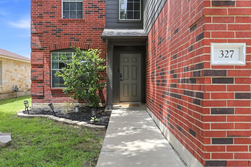 327 Outfitter DR, Bastrop, TX 78602