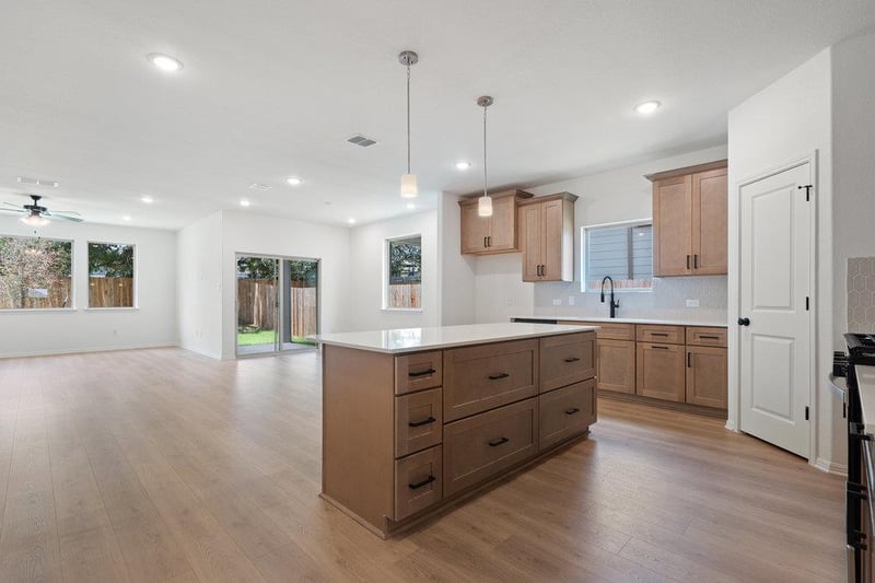 270 Pale Horse BND, Buda, TX 78610