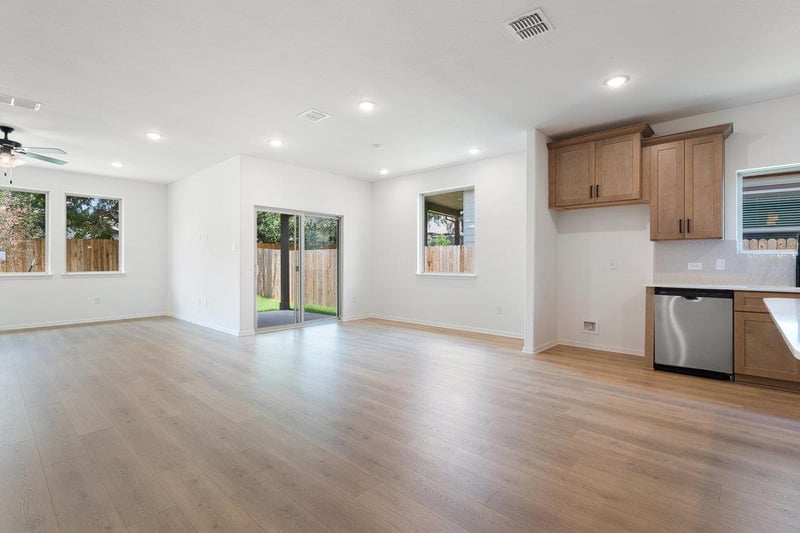270 Pale Horse BND, Buda, TX 78610