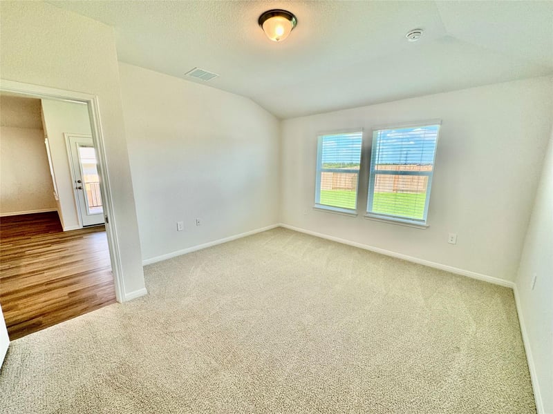 5024 Stockton LN, Del Valle, TX 78617