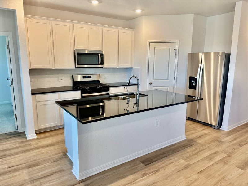 5024 Stockton LN, Del Valle, TX 78617