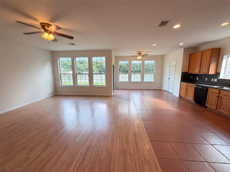 807 Yosemite TRL, Taylor, TX 76574