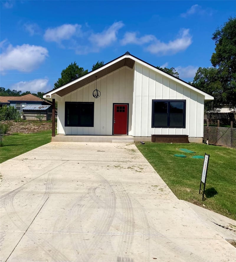 1127 Greenhill DR, Canyon Lake, TX 78133