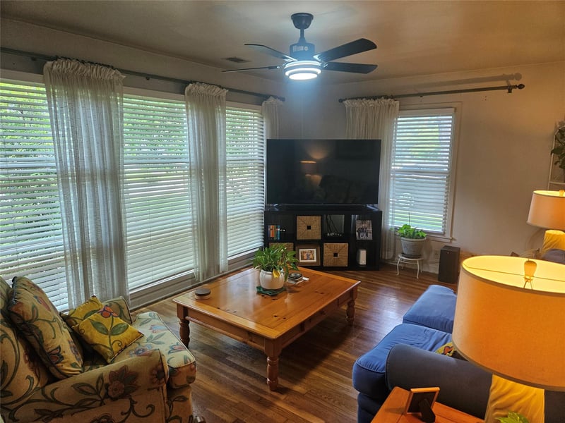 1003 Gilmore ST, Taylor, TX 76574