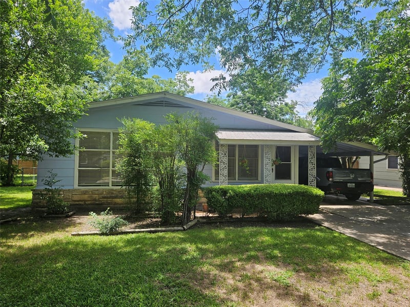 1003 Gilmore ST, Taylor, TX 76574