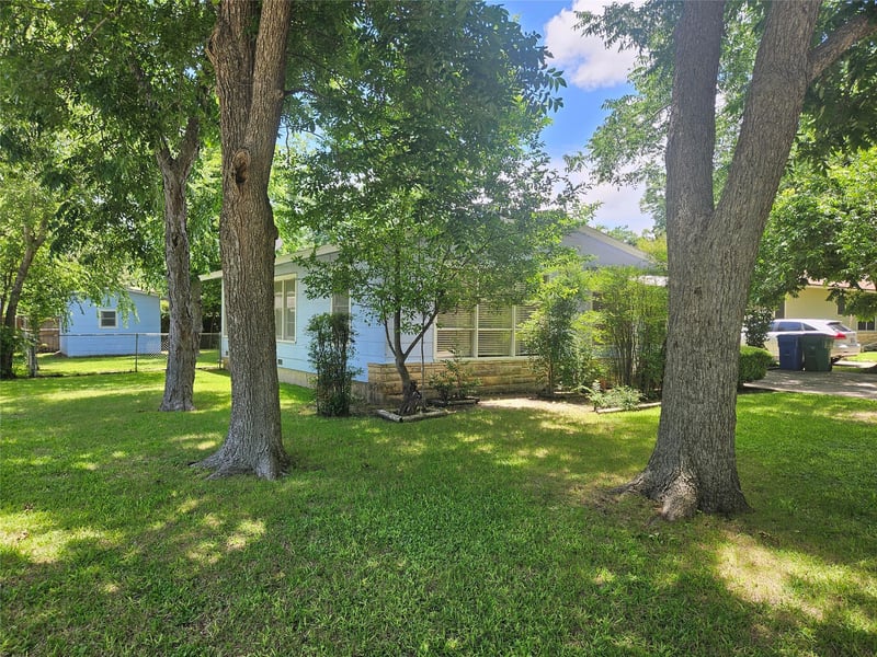 1003 Gilmore ST, Taylor, TX 76574