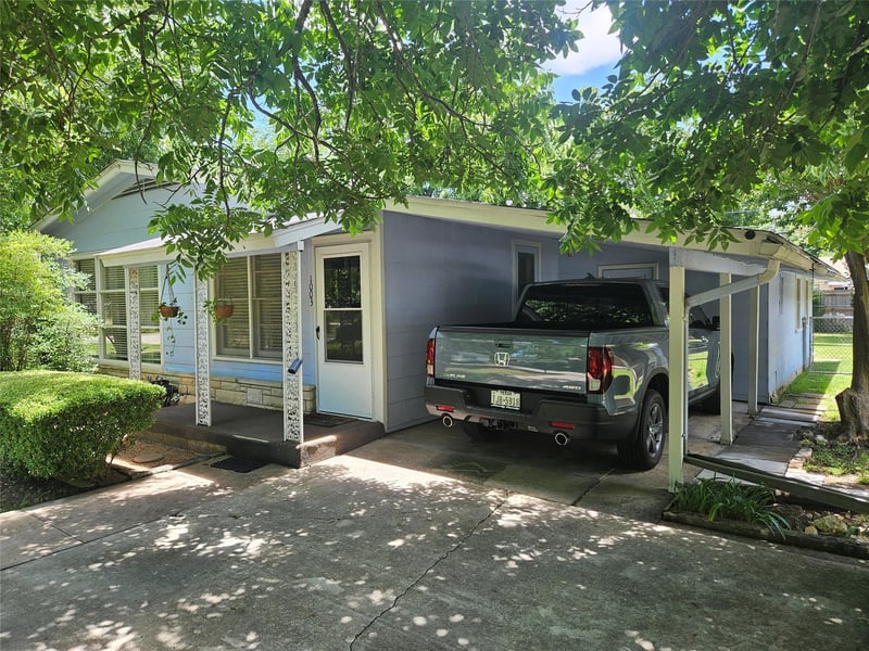 1003 Gilmore ST, Taylor, TX 76574