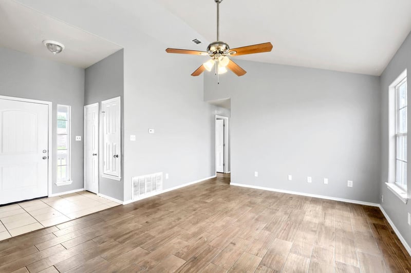 805 Debra DR, Taylor, TX 76574