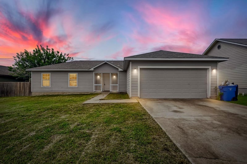805 Debra DR, Taylor, TX 76574