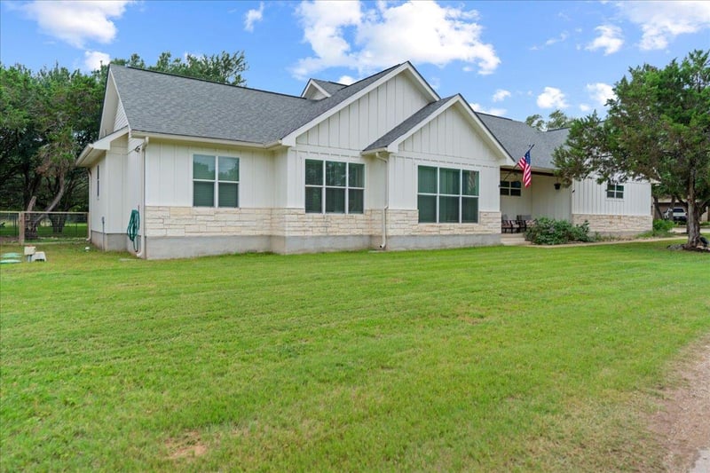 1 Agarita CIR, Wimberley, TX 78676