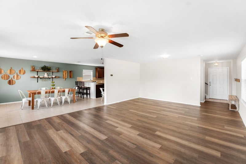 6735 Plains Crest DR, Del Valle, TX 78617