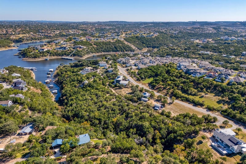 19512 Fisher LN, Spicewood, TX 78669