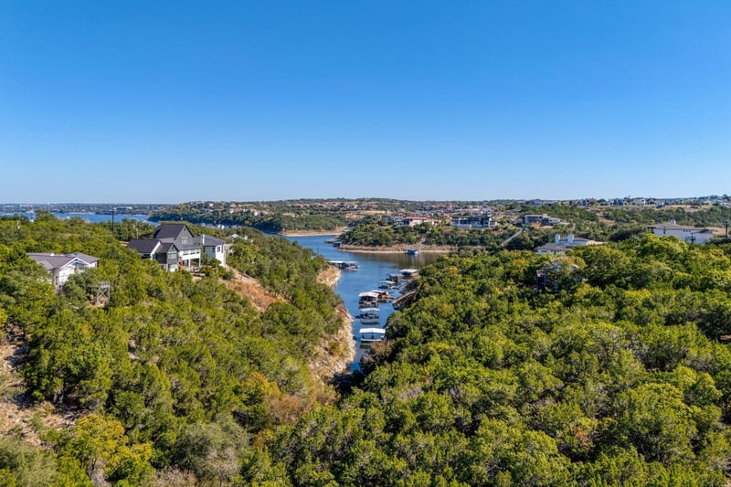 19512 Fisher LN, Spicewood, TX 78669