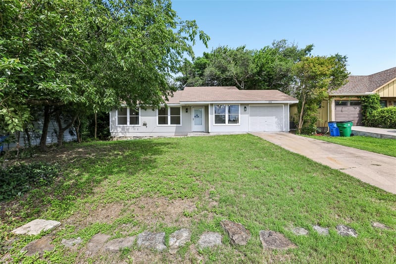 11016 Oak ST, Jonestown, TX 78645