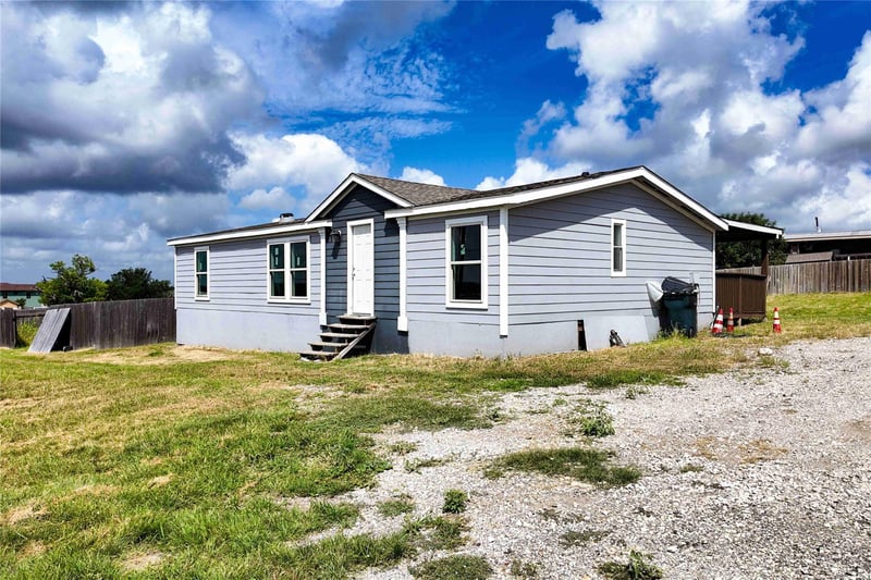 136 Alameda DR, Cedar Creek, TX 78612