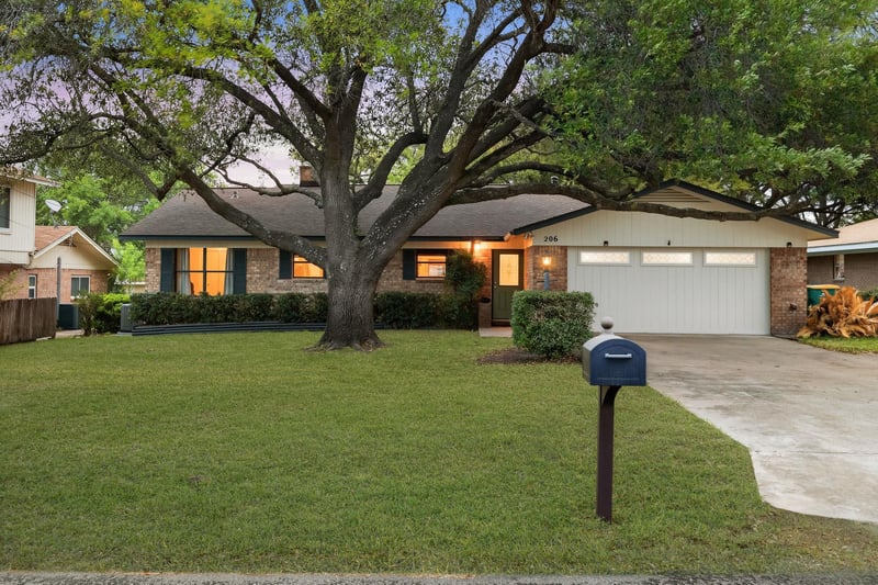 206 E Pheasant RD, Highland Haven, TX 78654
