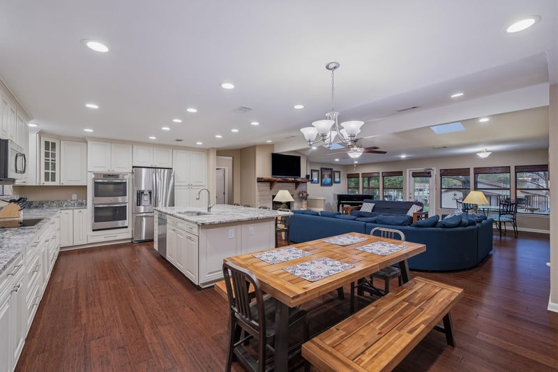 206 E Pheasant RD, Highland Haven, TX 78654