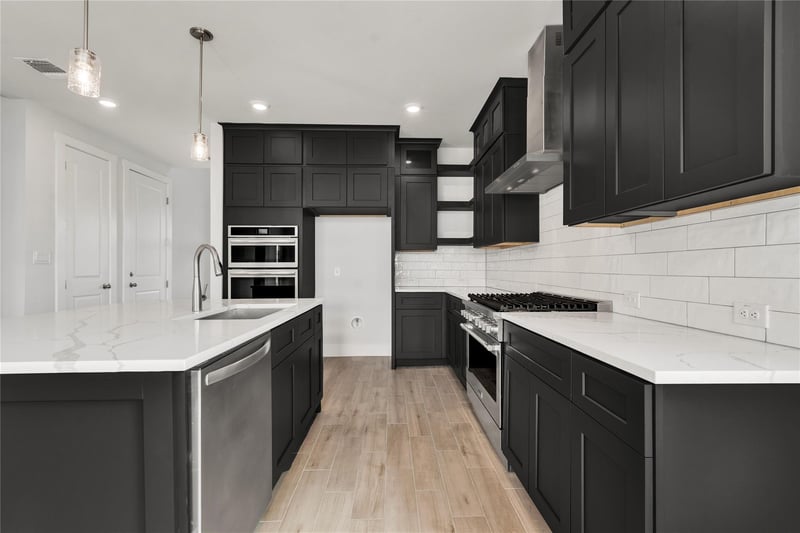 8516 Red Bottle Brush RD, Lago Vista, TX 78645