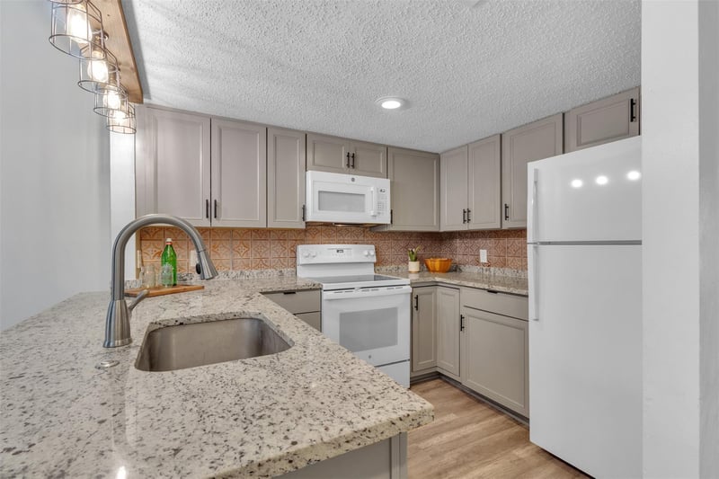 27 Marina CIR, Wimberley, TX 78676