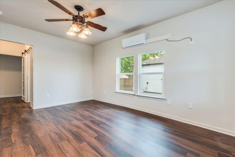 112 Gazley ST, Smithville, TX 78957