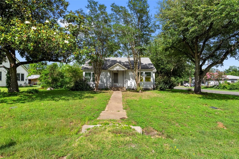 513 Avenue F, Elgin, TX 78621