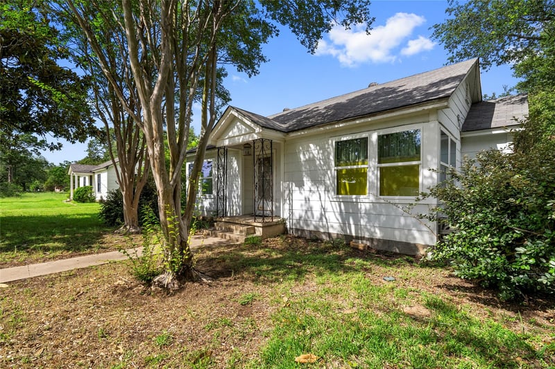 513 Avenue F, Elgin, TX 78621
