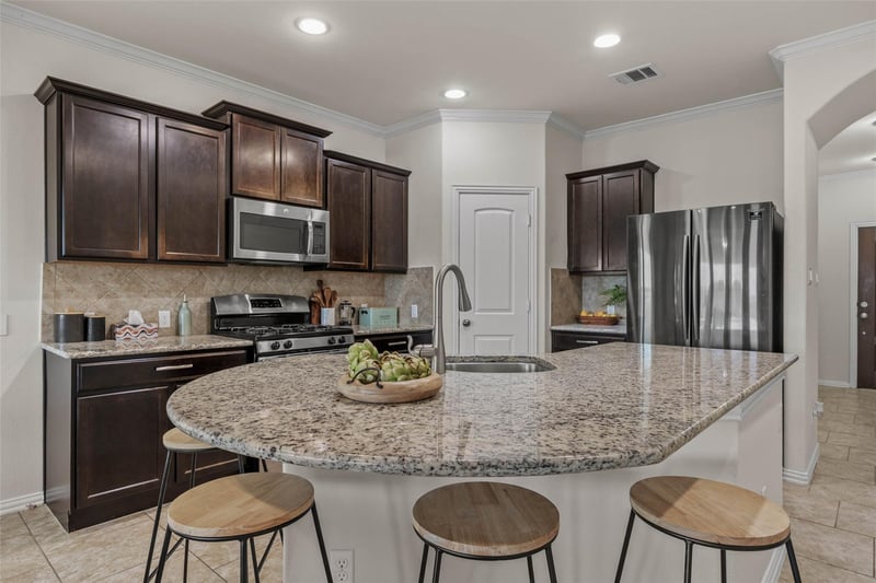 536 Rancho Verde DR, Leander, TX 78641