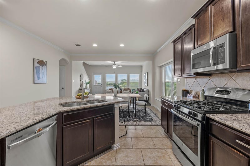 536 Rancho Verde DR, Leander, TX 78641