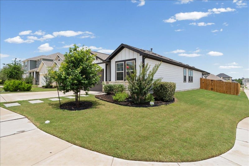 158 Gullivers DR, Elgin, TX 78621