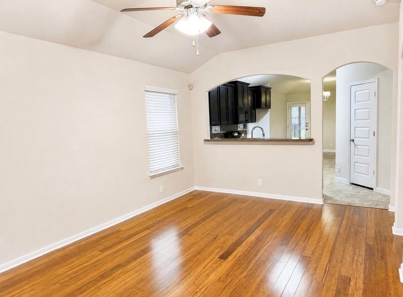 200 Mccoy LN, Hutto, TX 78634