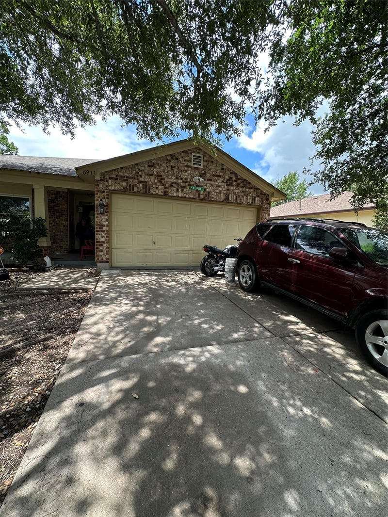6913 Sabrina DR, Austin, TX 78747
