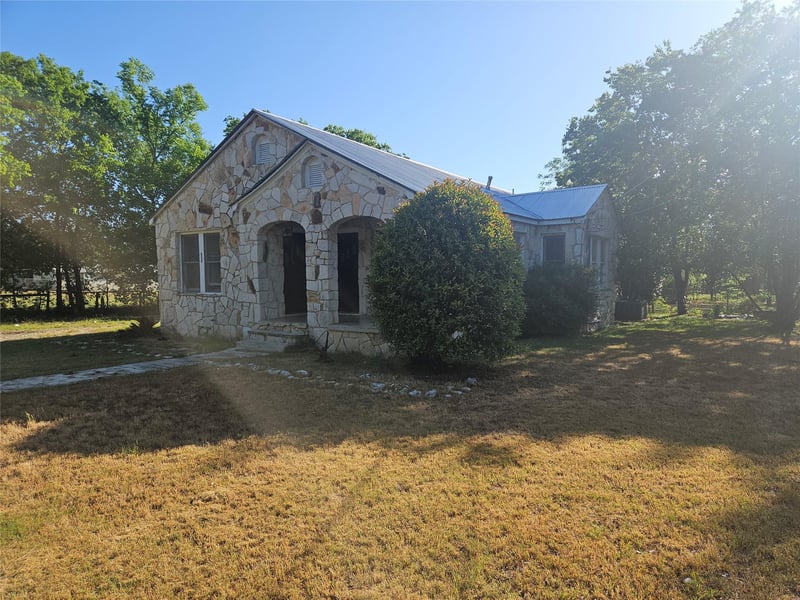 418 Wichita ST, Lockhart, TX 78644