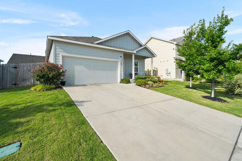 221 Gabriels Bluff DR, Georgetown, TX 78626