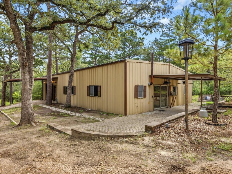 571 Pine Canyon DR, Smithville, TX 78957