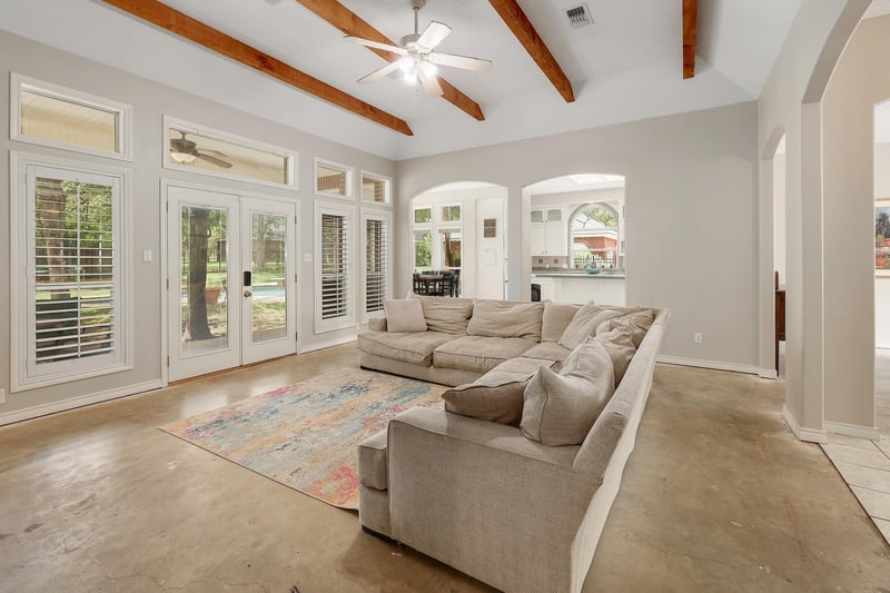 286 Arbors CIR, Elgin, TX 78621