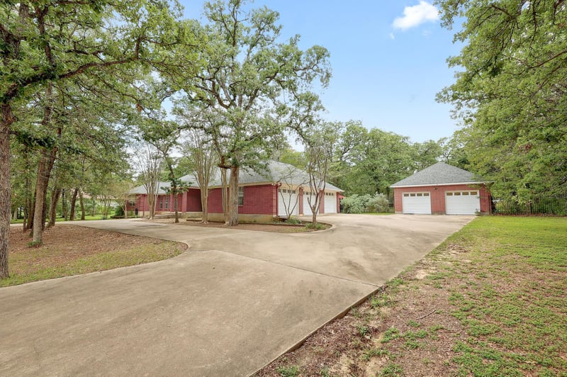 286 Arbors CIR, Elgin, TX 78621