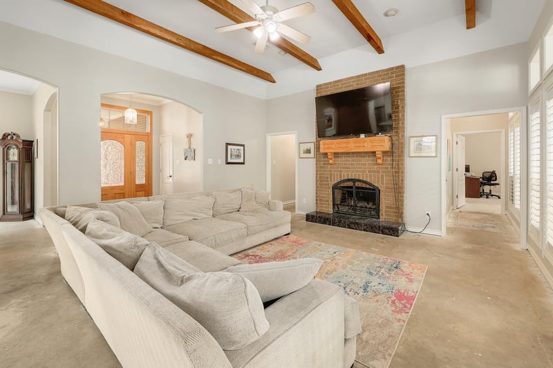 286 Arbors CIR, Elgin, TX 78621