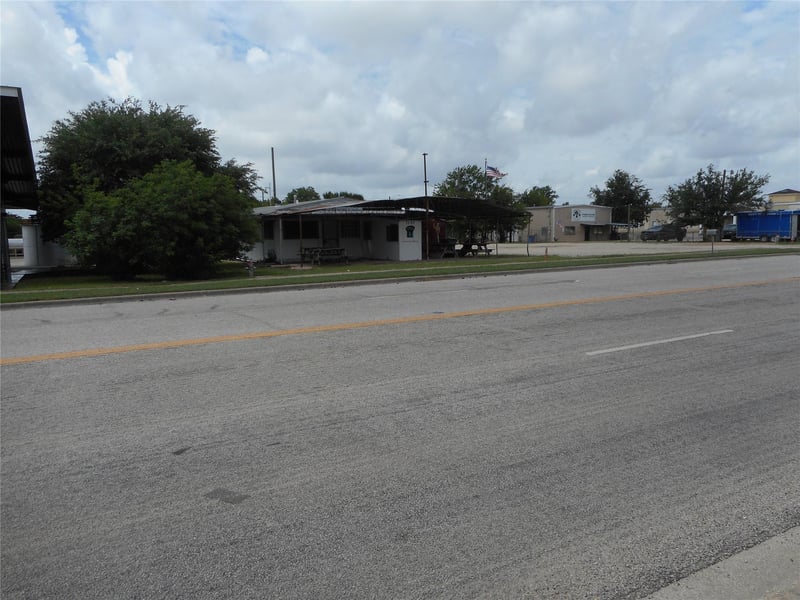 1107 2nd ST, Taylor, TX 76574