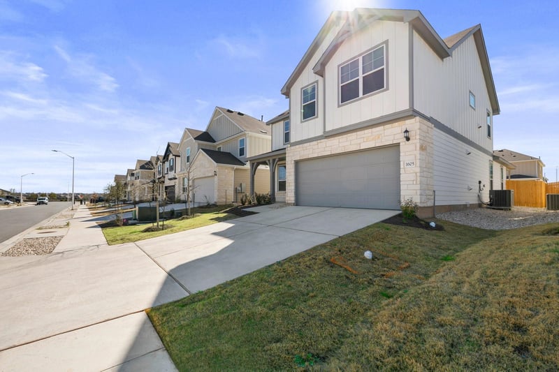 1605 Holly Lake DR, Leander, TX 78641