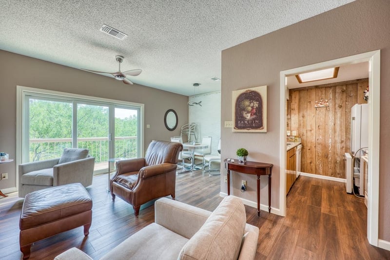 801 Grassy Knoll #B, Horseshoe Bay, TX 78657