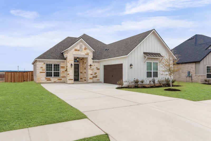 305 Luna Blue LN, Jarrell, TX 76537