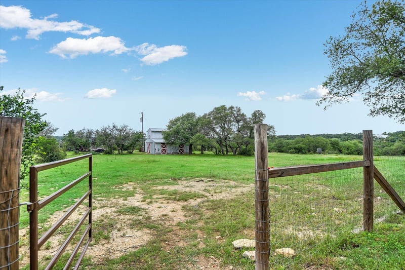 320 Valley Oak DR, Dripping Springs, TX 78620
