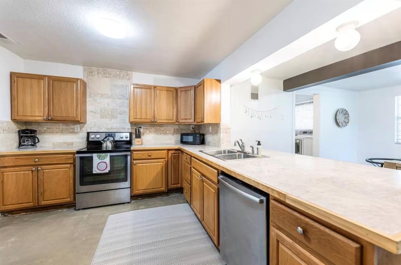 1303 Haynes ST, San Marcos, TX 78666