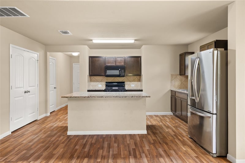 1102 Mitchell DR, Hutto, TX 78634