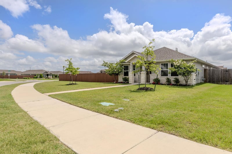 934 Main ST, Hutto, TX 78634
