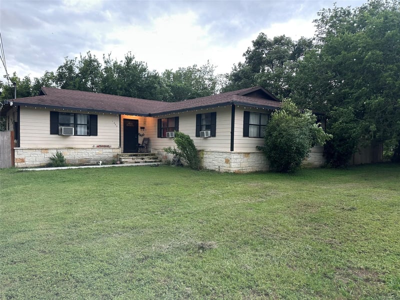 1205 10th ST, Cameron, TX 76520