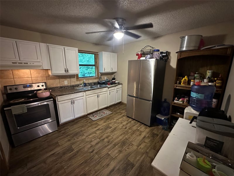 1205 10th ST, Cameron, TX 76520