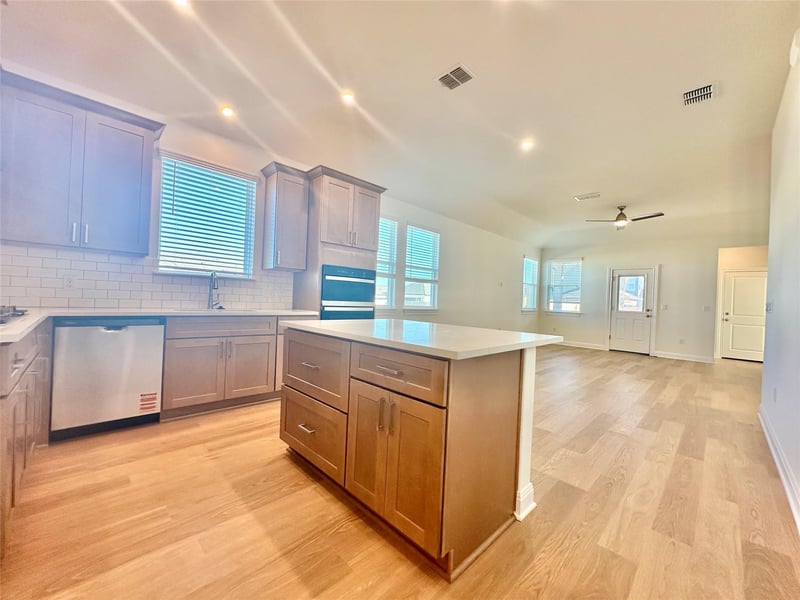 541 Porter Country PKWY, Buda, TX 78610