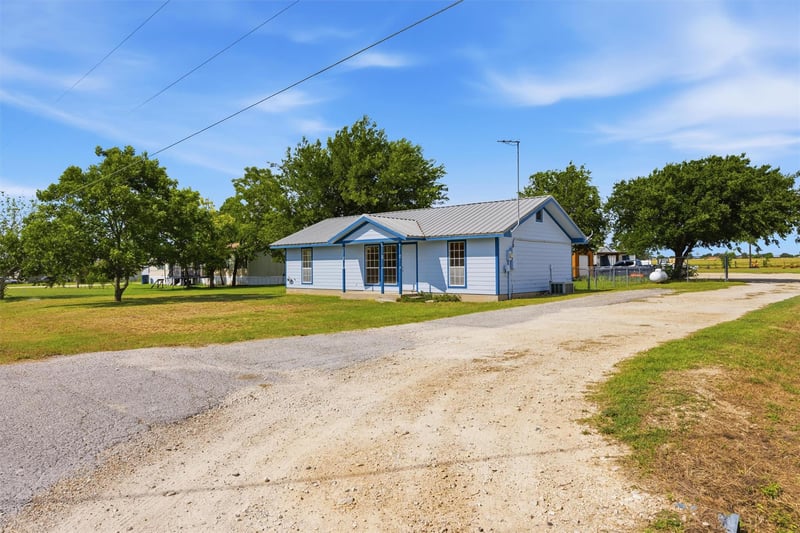 240 Park Meadow DR, Jarrell, TX 76537